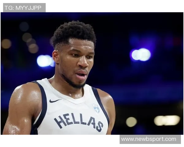 字母哥首节表现受限仅得7分2篮板失误频频遭遇严防挑战 字母哥首节表现受限仅得7分2篮板失误频频遭遇严防挑战