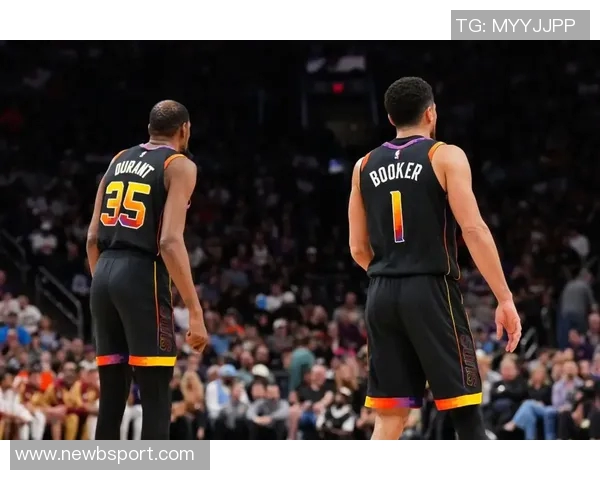 布克上半场表现全面贡献13分5篮板4助攻2抢断次节火力全开再添10分 布克上半场表现全面贡献13分5篮板4助攻2抢断次节火力全开再添10分