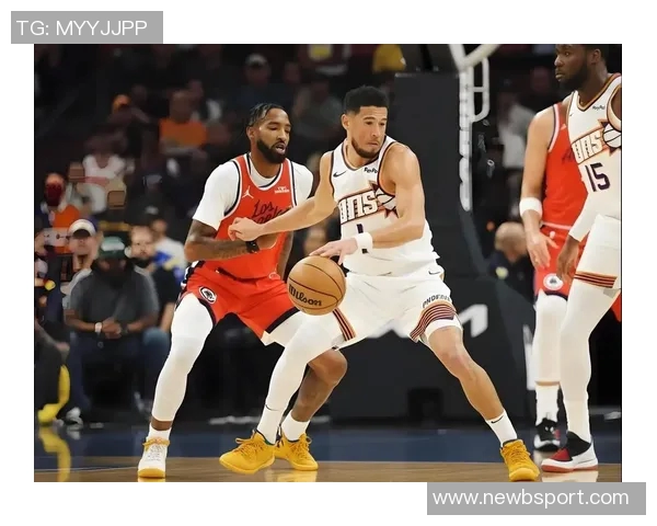 布克上半场表现出色14分9助攻展现控卫风范引领球队进攻