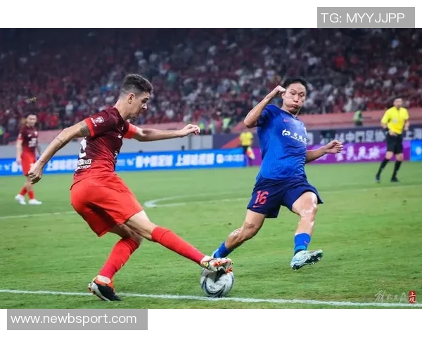 上海市足协热烈祝贺海港队在上海足球史上创造辉煌成就的壮丽篇章