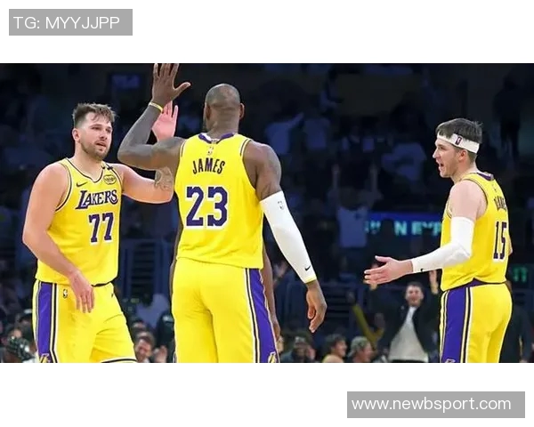 湖人是否该在里夫斯身价高峰时交易他火箭等球队或成最佳选择 湖人是否该在里夫斯身价高峰时交易他火箭等球队或成最佳选择