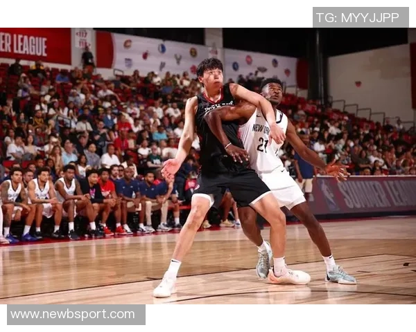 美媒称杨瀚森逐渐融入球队与夏普默契如开拓者的申京与阿门